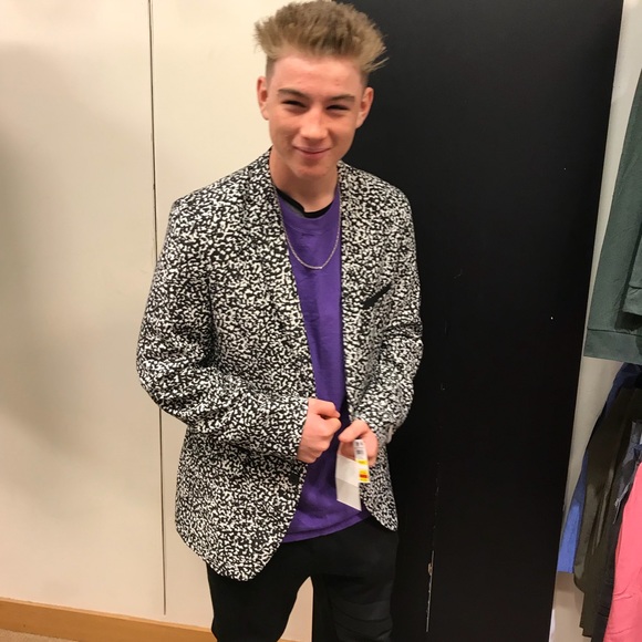 Hand Picked Fashion 🍓💫 - Picture 4 of 7